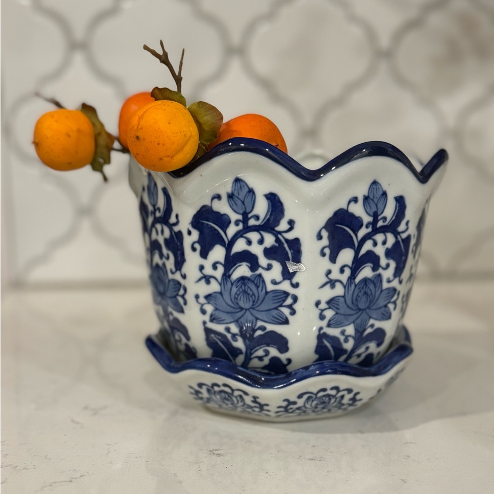 Vintage Blue & White Floral scallop Ceramic Pot / Vase